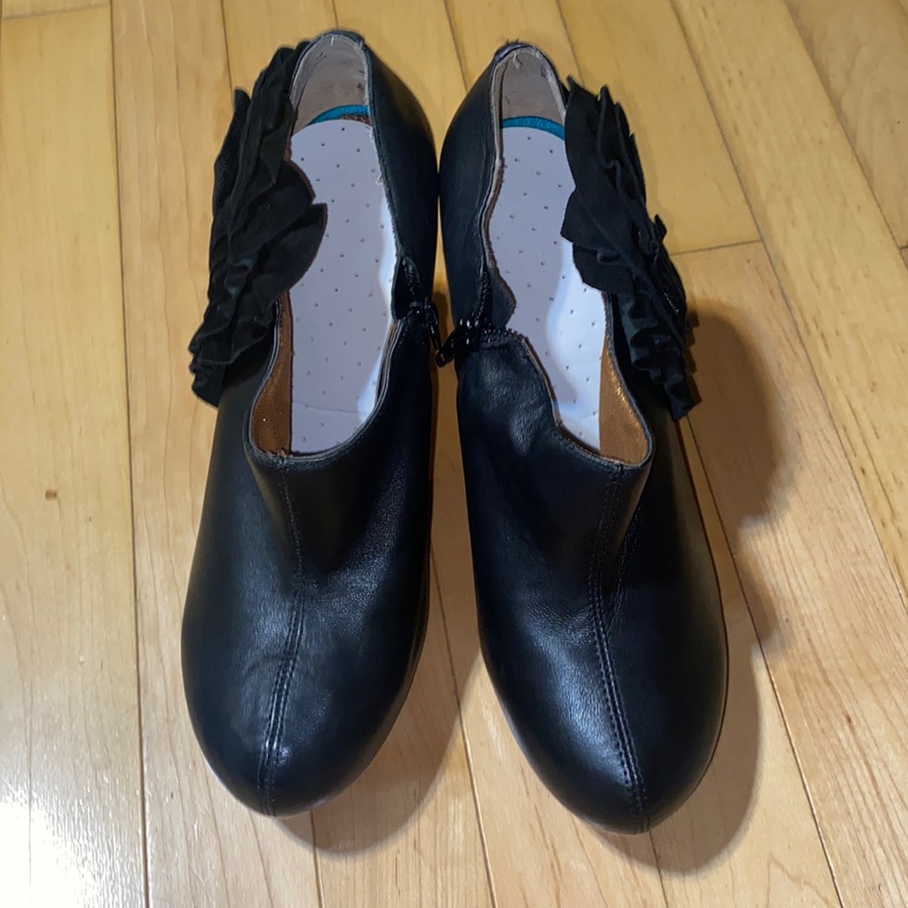 111. POETIC LICENSE leather Ankle Boots